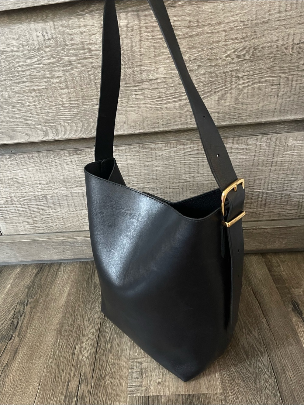 Madewell Essential Bucket Tote BagBlack Leather Bucket Bag with Adjustable Strap - Picture 4 of 10